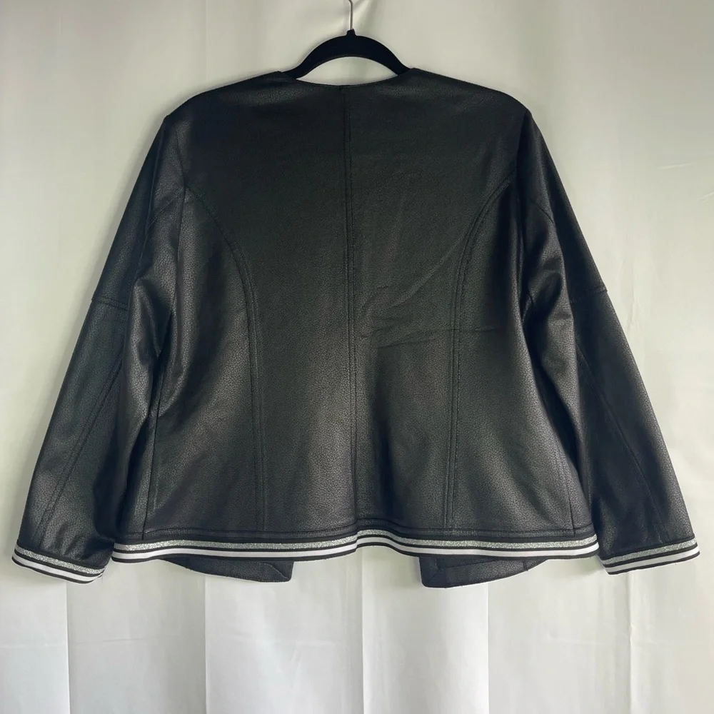 Pure amici Elegant Black Blazer with White Accents - Picture 3 of 5